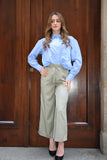 Camicia a righe azzurra con ricamo