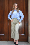 Camicia a righe azzurra con ricamo