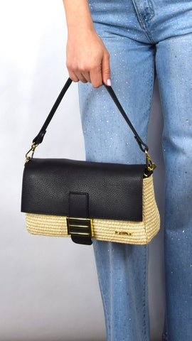 Pochette in pelle e rafia