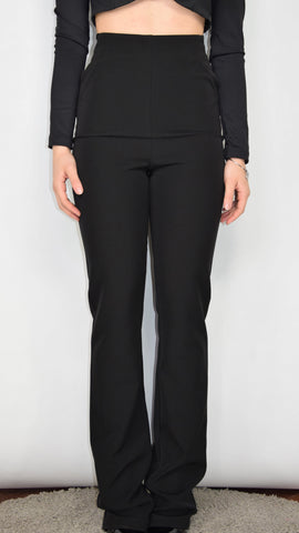 Pantalone con aperture laterali