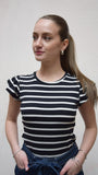 T-shirt girocollo a righe con voilant