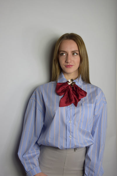 Camicia a righe con fiocco