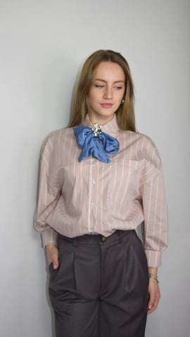 Camicia a righe con fiocco